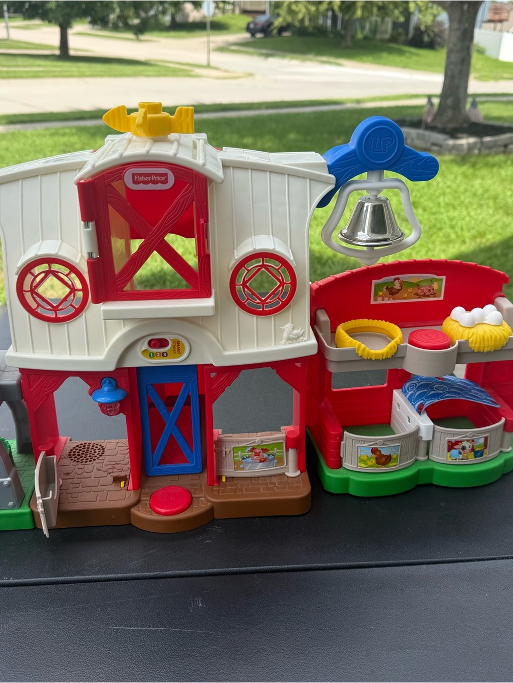 Fisher-Price Red, White & Blue Interactive Play Farm Barn